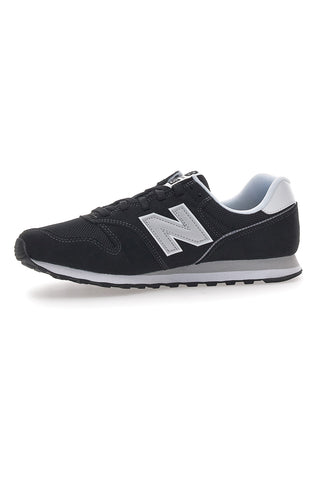 Črni športni copati z logotipom New Balance 373 na strani