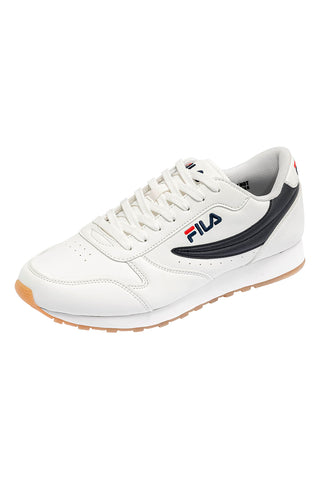 Bele in modre superge imajo izvlečno vložek Fila Orbit.