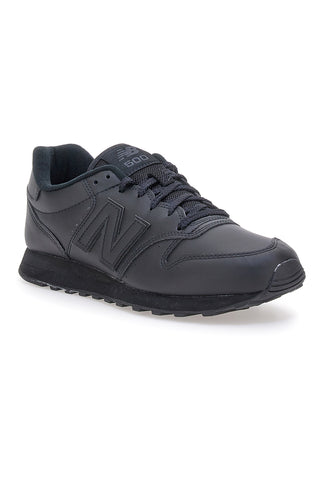 Ikonični črni športni copati iz tehničnega materiala New Balance GM500