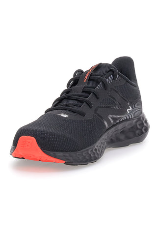 Črni tekaški čevlji iz mrežastega materiala z blaženim podplatom New Balance M411RU3
