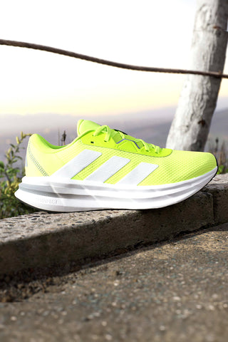 Fluorescentno rumene tekaške superge iz mrežastega materiala Adidas Galaxy 7 M