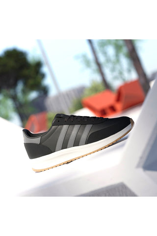 Črni športni copati z sivimi črtami in blaženim podplatom Adidas Run 70s 2