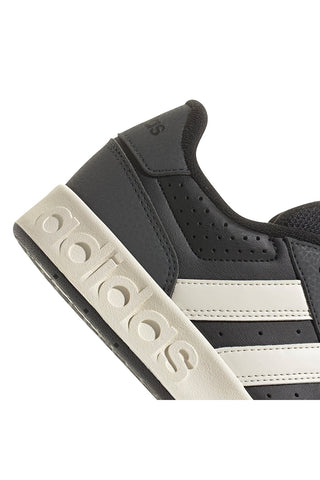 Črni športni copati z belo podplatom in Adidas črtami Breakbase J