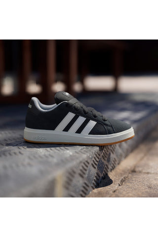 Črni superge iz semiša z 3 belimi črtami Adidas Grand Court 00s K
