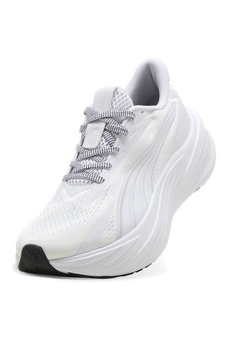 Bele tekaške čevlje iz mrežastega materiala z blaženjem Profoam Puma Maxima Pro