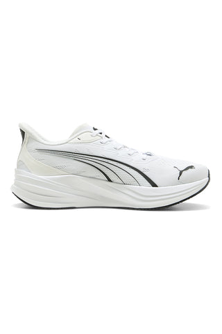 Bele tekaške čevlje iz mrežastega materiala z barvno prelivajočo podplatjo in Profoam blaženjem Puma Darter Pro 2