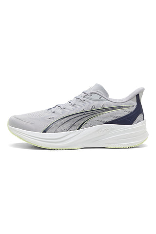 Svetlo sive tekaške čevlje iz mrežastega materiala z blaženjem Profoam Puma Darter Pro 2