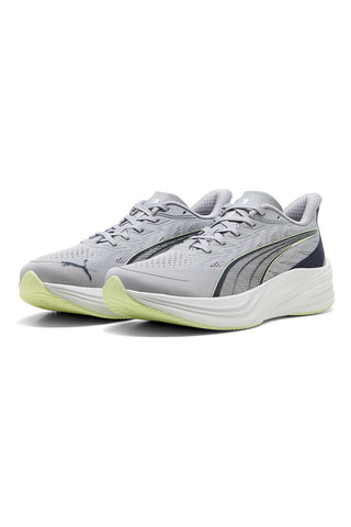 Svetlo sive tekaške čevlje iz mrežastega materiala z blaženjem Profoam Puma Darter Pro 2