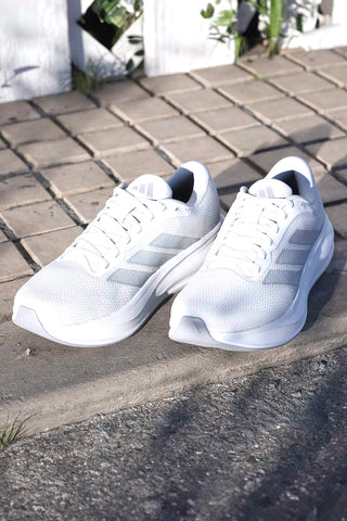 Bele lahke tekaške copate Adidas Response Runner 2