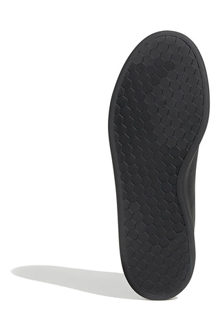 Črni športni copati iz recikliranega materiala Adidas URBAN COURT