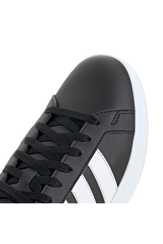 Črni športni copati z belimi detajli v ikoničnem slogu Adidas Grand Court Base 3