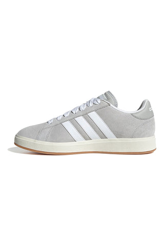 Sive superge z belimi detajli v retro slogu Adidas Grand Court Base 00s