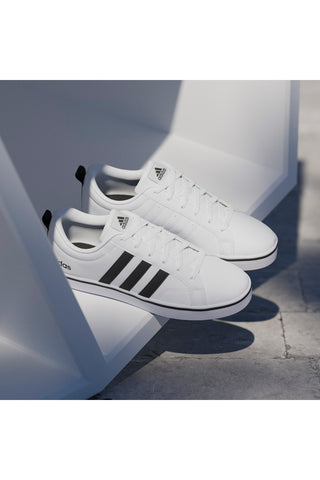 Bele superge v slogu skate z vulkaniziranim podplatom Adidas Daily 3.0