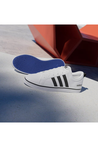 Bele superge v slogu skate z vulkaniziranim podplatom Adidas Daily 3.0