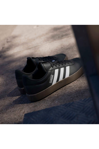 Črni superge z belimi detajli in gumijasto podplatom Adidas Vl Court 3.0