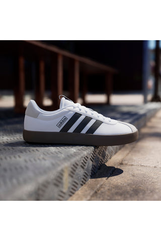 Bele superge z črnimi detajli in gumijasto podplatom Adidas Vl Court 3