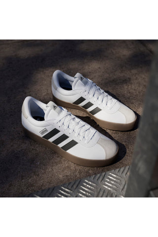 Bele superge z črnimi detajli in gumijasto podplatom Adidas Vl Court 3