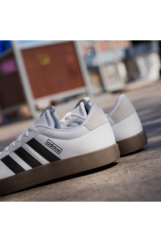 Bele superge z črnimi detajli in gumijasto podplatom Adidas Vl Court 3