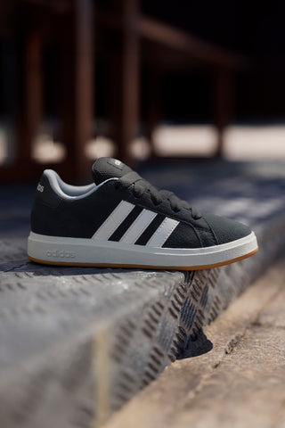 Črni superge iz semiša Adidas Grand Court 00s