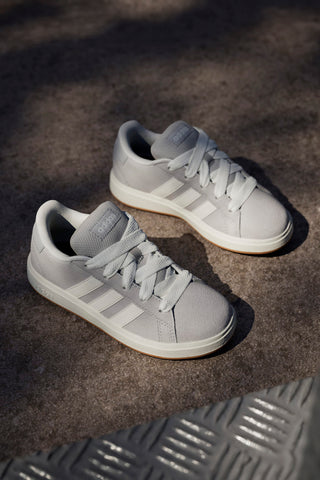 Sive superge iz semiša Adidas Grand Court 00s