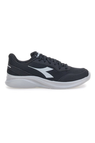 Črni športni čevlji iz dihalne mreže Diadora Robin 6