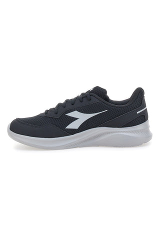 Črni športni čevlji iz dihalne mreže Diadora Robin 6