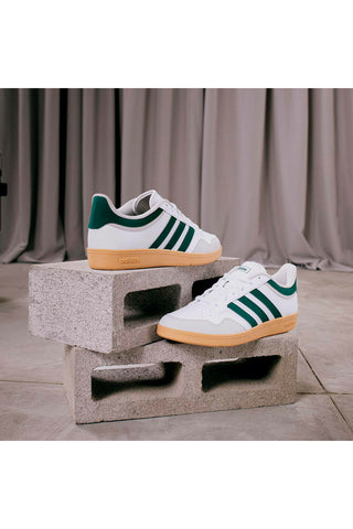 Bele superge z zelenimi detajli in gumijasto podplatom Adidas Hoops 4.0