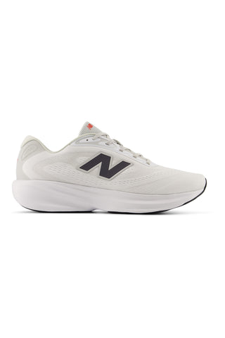Beli tekaški čevlji New Balance M68082E