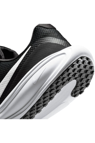 Črni športni copati Nike Revolution 8