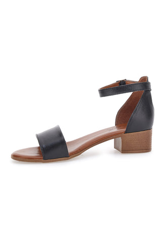 Črne sandale z nizkim petom Pittarello Look 243035