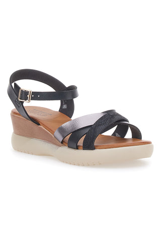 Sandali z nizkim klobukom in prekrižanimi črnimi trakovi PITTARELLO SUN FW10172