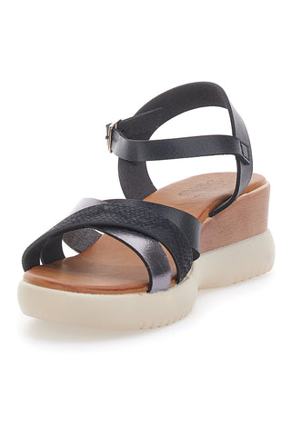 Sandali z nizkim klobukom in prekrižanimi črnimi trakovi PITTARELLO SUN FW10172