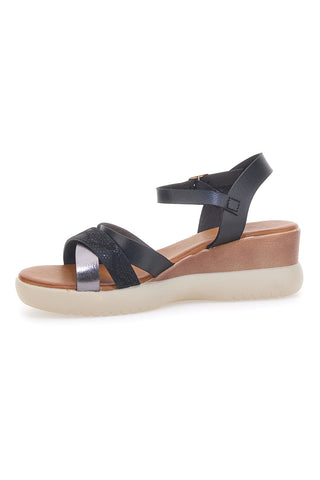 Sandali z nizkim klobukom in prekrižanimi črnimi trakovi PITTARELLO SUN FW10172
