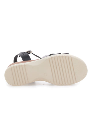 Sandali z nizkim klobukom in prekrižanimi črnimi trakovi PITTARELLO SUN FW10172