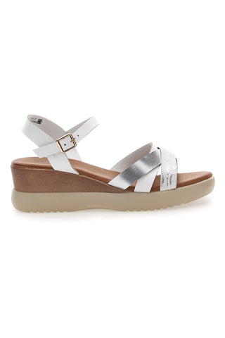 Sandali z nizkim kljunom in prekrižanimi belimi trakovi PITTARELLO SUN FW10172