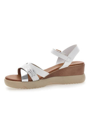 Sandali z nizkim kljunom in prekrižanimi belimi trakovi PITTARELLO SUN FW10172