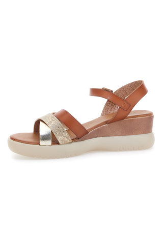 Rjave sandale z nizkim klini in prekrižanimi trakovi PITTARELLO SUN FW10172