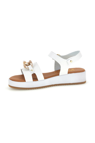 Beli sandali z okrasno verigo Prva vrsta P335