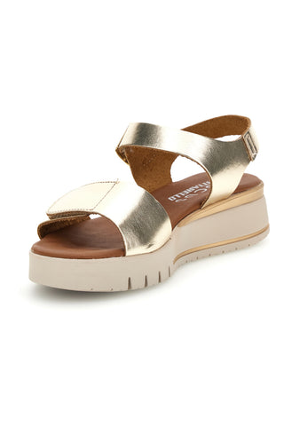 Platinasti sandali s klinom in velcro trakom Pittarello focus 5493097