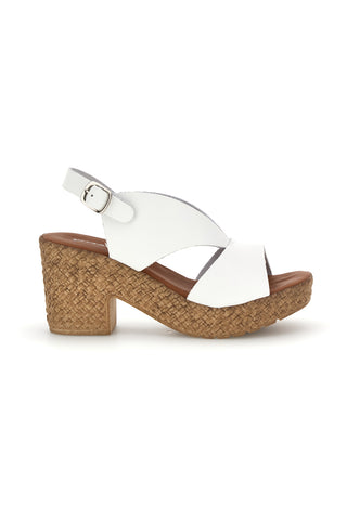 Beli sandali s pleteno peto roza 7484313