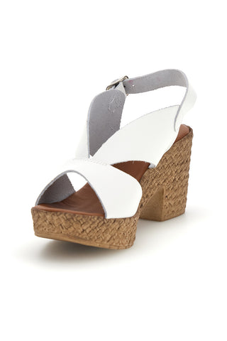 Beli sandali s pleteno peto roza 7484313