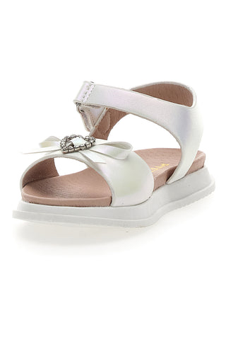 Sandali z belim pentljem Pitt Kids 39244