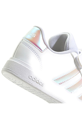 Bele superge z iridescentnimi črtami in zapenjanjem na velcro Adidas Grand Court 2.0 EL C