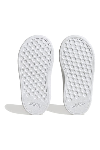 Beli čevlji z večbarvnimi detajli in zapenjanjem na velcro Adidas Grand Court 2 CF I