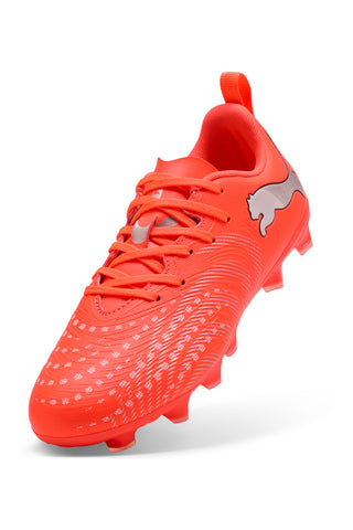 Rdeči nogometni čevlji s tehničnimi podrobnostmi Puma Future 9 Play Jr