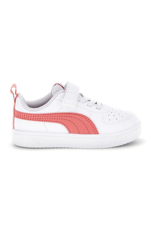Koralno beli čevlji z velcro zapenjanjem in elastičnimi vezalkami Puma Rickie AC+ Inf