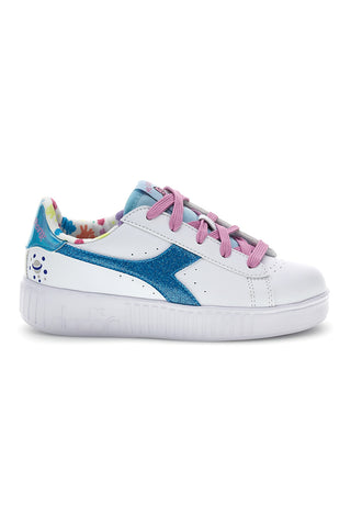 Beli čevlji z vezalkami in modrimi podrobnostmi Diadora Game Step Moonstone PS