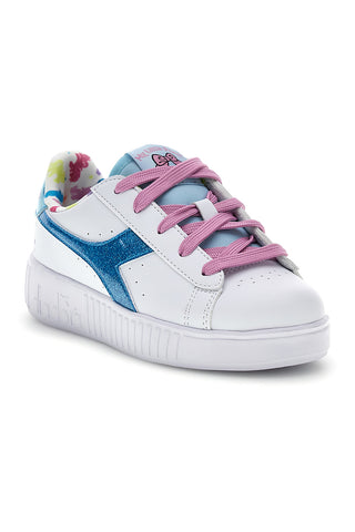 Beli čevlji z vezalkami in modrimi podrobnostmi Diadora Game Step Moonstone PS