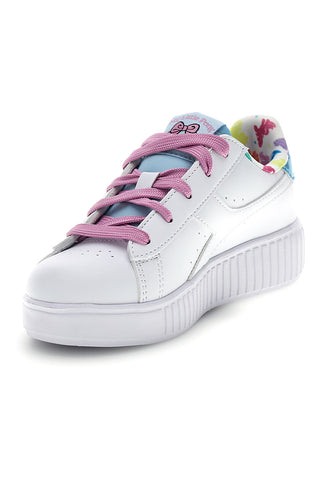Beli čevlji z vezalkami in modrimi podrobnostmi Diadora Game Step Moonstone PS