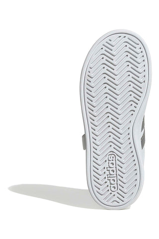 Bele superge z metalnimi detajli in zapenjanjem na velcro Adidas GRAND COURT 3.0 EL C
